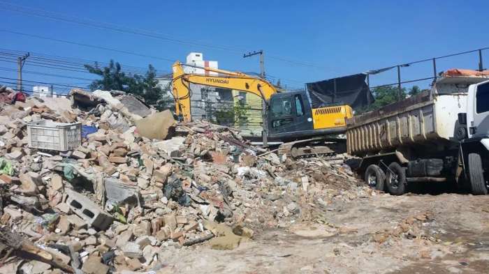 Demolição do antigo espaço para construção da Sede Própria - Novo Templo